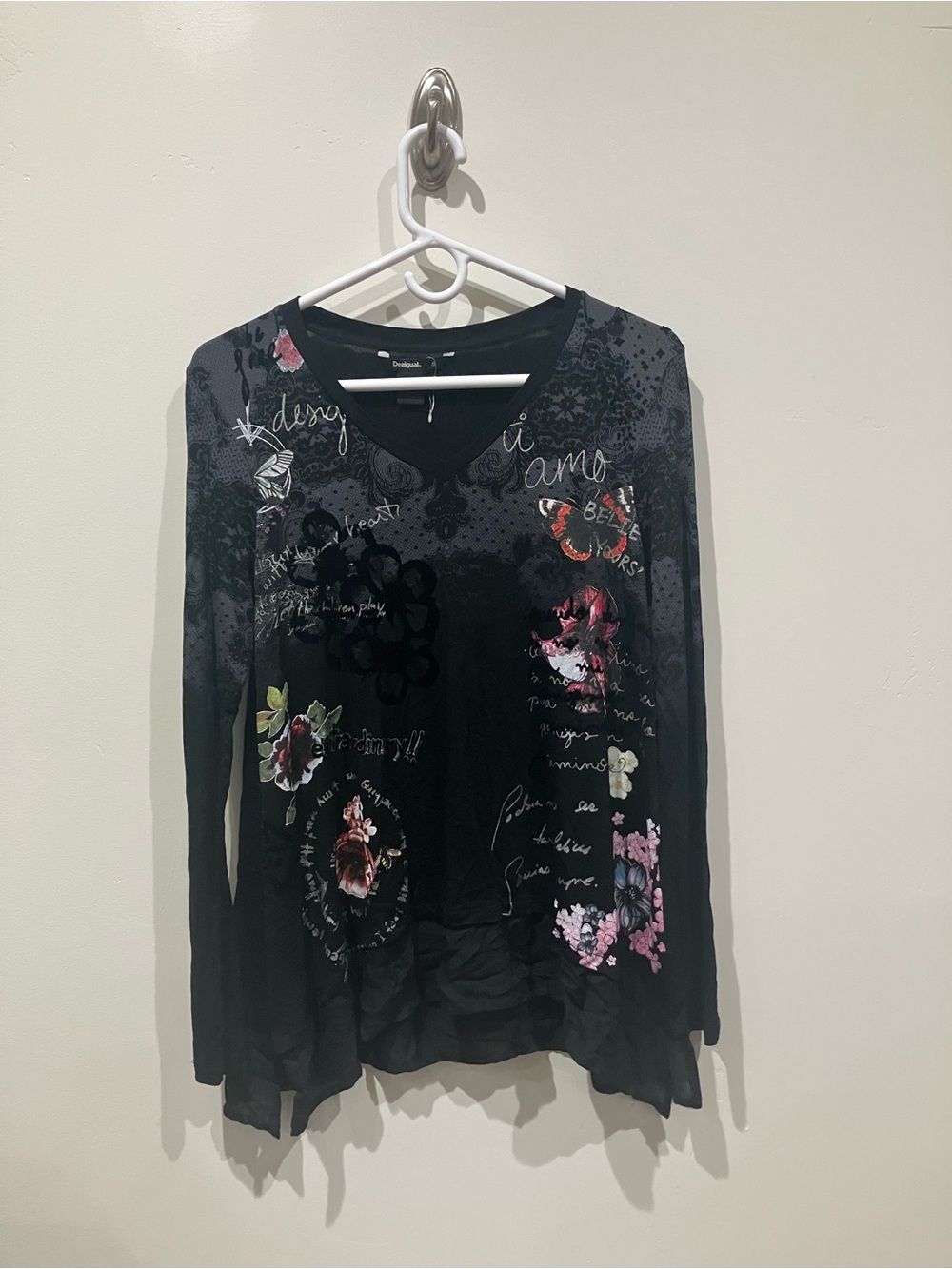 NWOT Desigual Black Long-Sleeve Floral & Script Graphic Top